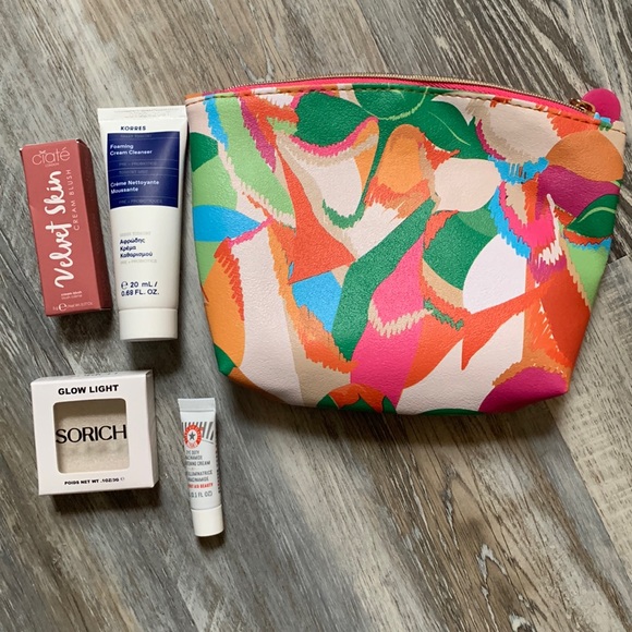 Makeup bundle and bag - Picture 1 of 7